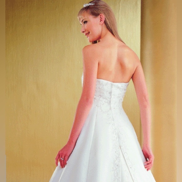 Jasmine Bridal USED wedding gown dress and veil PRE-OWNED - see description - Picture 4 of 8